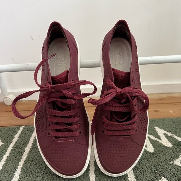 💦Burgundy crocs unisex (m8) - Picture 2 of 7